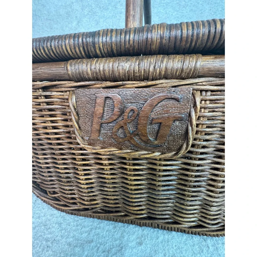 Vintage Wicker Picnic Basket with‎ Lid and Handle P&G Embossed Detail